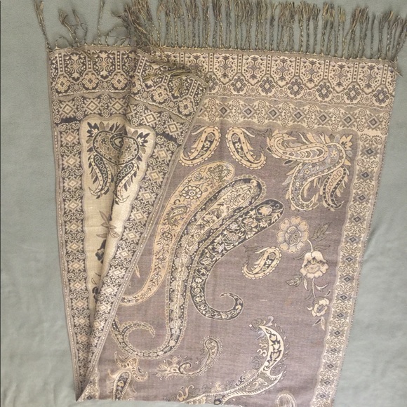 Women's scarf - Picture 3 of 4